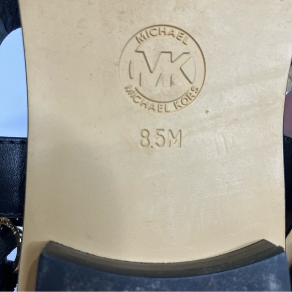 Michael Michael Kors black leather thong sandal gold lock charms size 8.5 - Picture 9 of 9